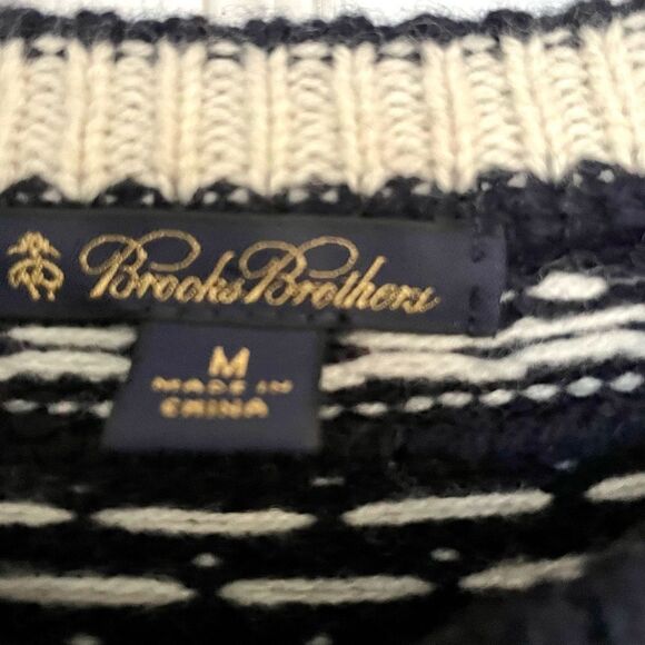 Brooks Brothers Traditional Lambswool Cardigan. - Picture 7 of 7